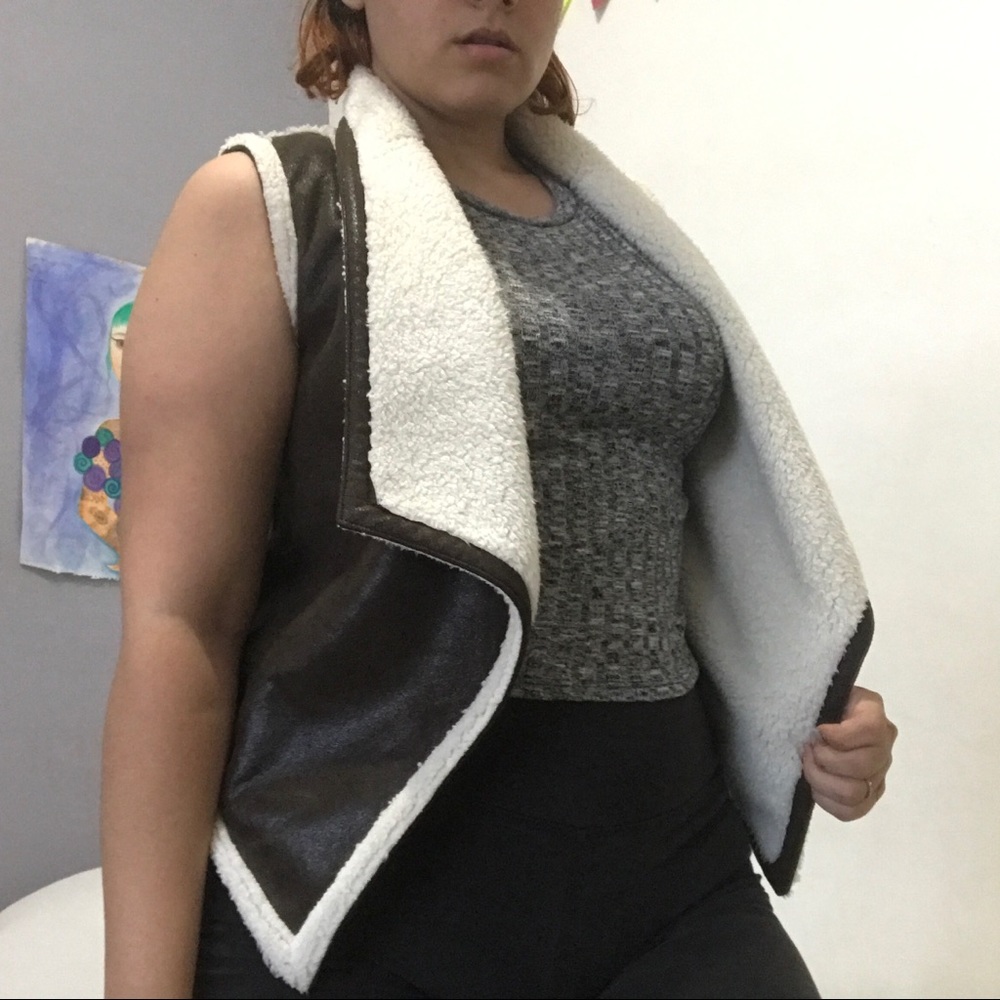 Sleeveless jacket